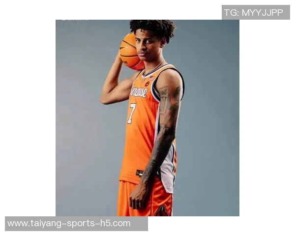 安东尼儿子基扬NCAA首秀球鞋成首张1of1球星卡引发热议